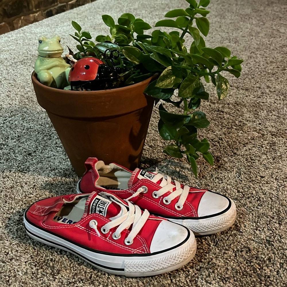 Converse Women’s Chuck Taylor shorelines red